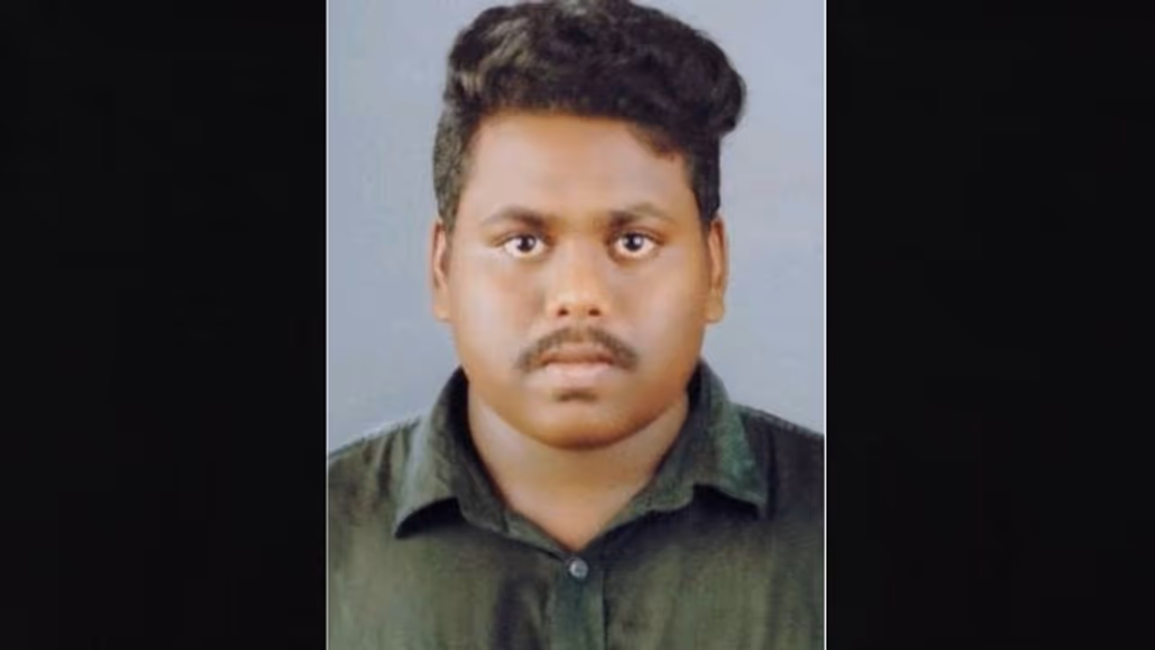 മാർ ഇവാനിയോസ് കോളേജ് വിദ്യാര്ത്ഥി ബൈക്കപകടത്തിൽ മരിച്ചു മാർ ഇവാനിയോസ് കോളേജ് വിദ്യാര്ത്ഥി ബൈക്കപകടത്തിൽ മരിച്ചു