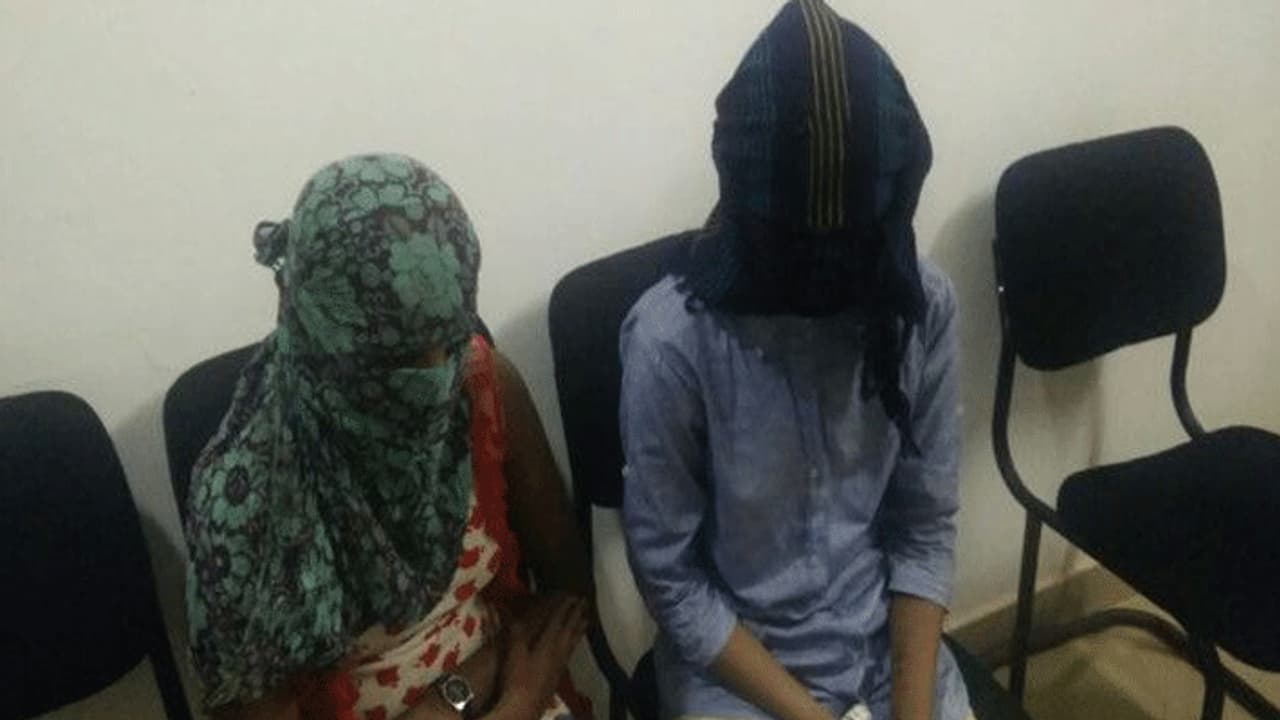 मुंबई के बंटी बबली ने एक दो को नहीं, कइयों को है ठगा, घर बैठे बैठे कर दी दुबई की सैर मुंबई के बंटी बबली ने एक दो को नहीं, कइयों को है ठगा, घर बैठे बैठे कर दी दुबई की सैर