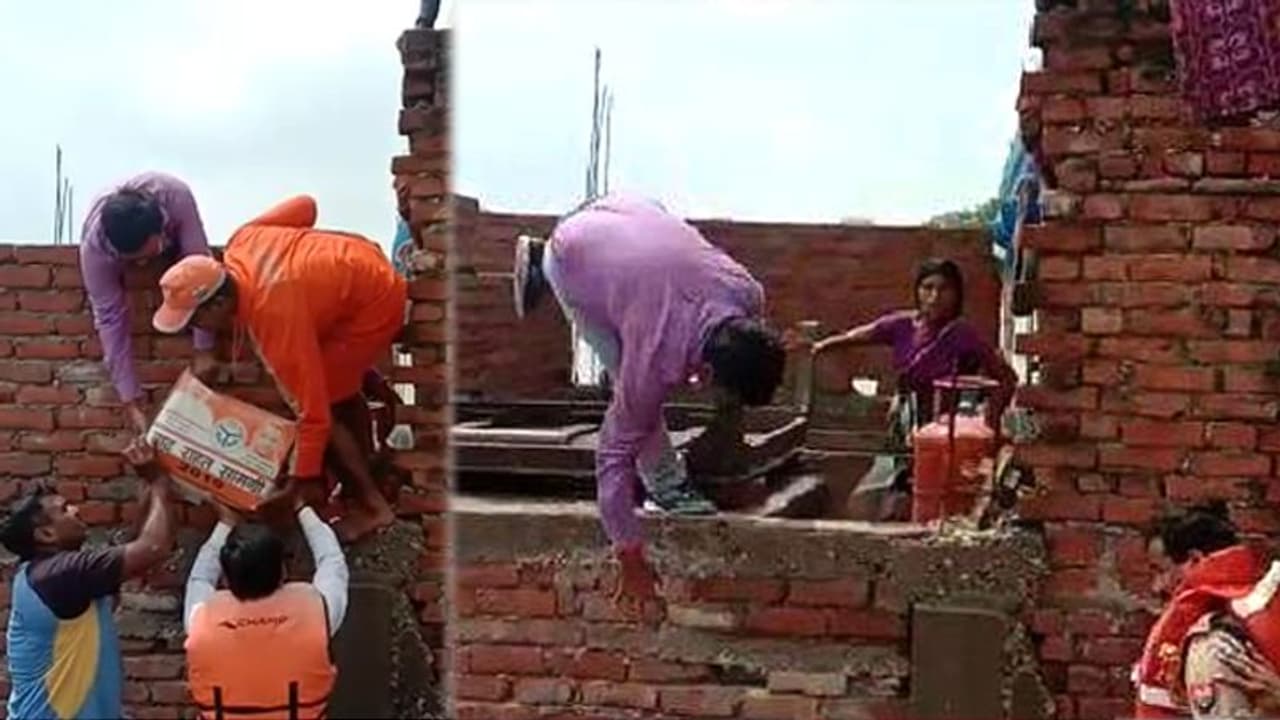 बाल बाल बचे बाढ़ में लोगों की मदद कर रहे DM, लोग इनकी बहादुरी को कर रहे सलाम बाल बाल बचे बाढ़ में लोगों की मदद कर रहे DM, लोग इनकी बहादुरी को कर रहे सलाम