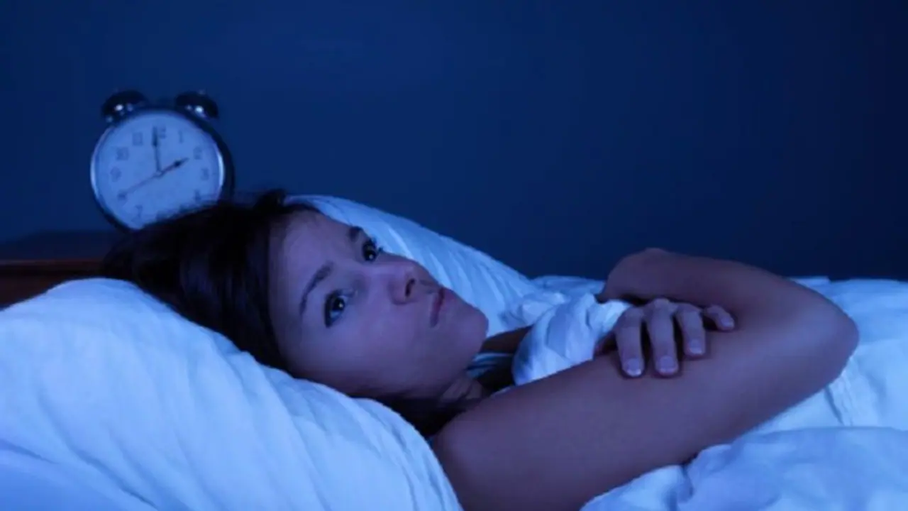 ಹೊಟ್ಟೆಗಲ್ಲ, ತಲೆಗೆ ಸರಿಯಾಗಿ ಎಣ್ಣೆ ಹಾಕಿ, ನಿದ್ರೆ ಬರೋಲ್ಲ ಯಾಕೆ ನೋಡೋಣ! ಹೊಟ್ಟೆಗಲ್ಲ, ತಲೆಗೆ ಸರಿಯಾಗಿ ಎಣ್ಣೆ ಹಾಕಿ, ನಿದ್ರೆ ಬರೋಲ್ಲ ಯಾಕೆ ನೋಡೋಣ!