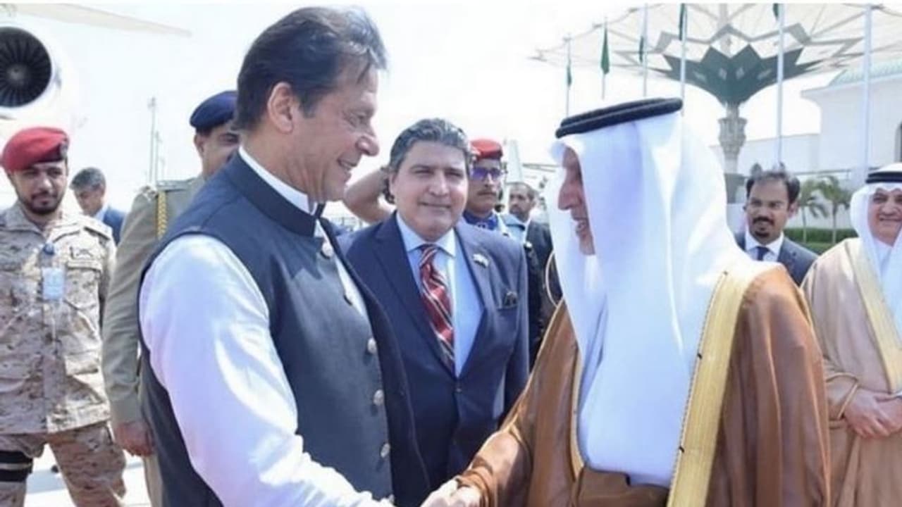 പാക് പ്രധാനമന്ത്രി സൗദിയിലെത്തി; കശ്മീര് വിഷയം ചര്ച്ച ചെയ്യുമെന്ന് റിപ്പോര്ട്ട് പാക് പ്രധാനമന്ത്രി സൗദിയിലെത്തി; കശ്മീര് വിഷയം ചര്ച്ച ചെയ്യുമെന്ന് റിപ്പോര്ട്ട്