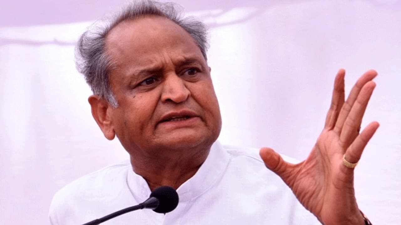 क्या हार के डर से  अशोक गहलोत ने बदला अपना ही फैसला
