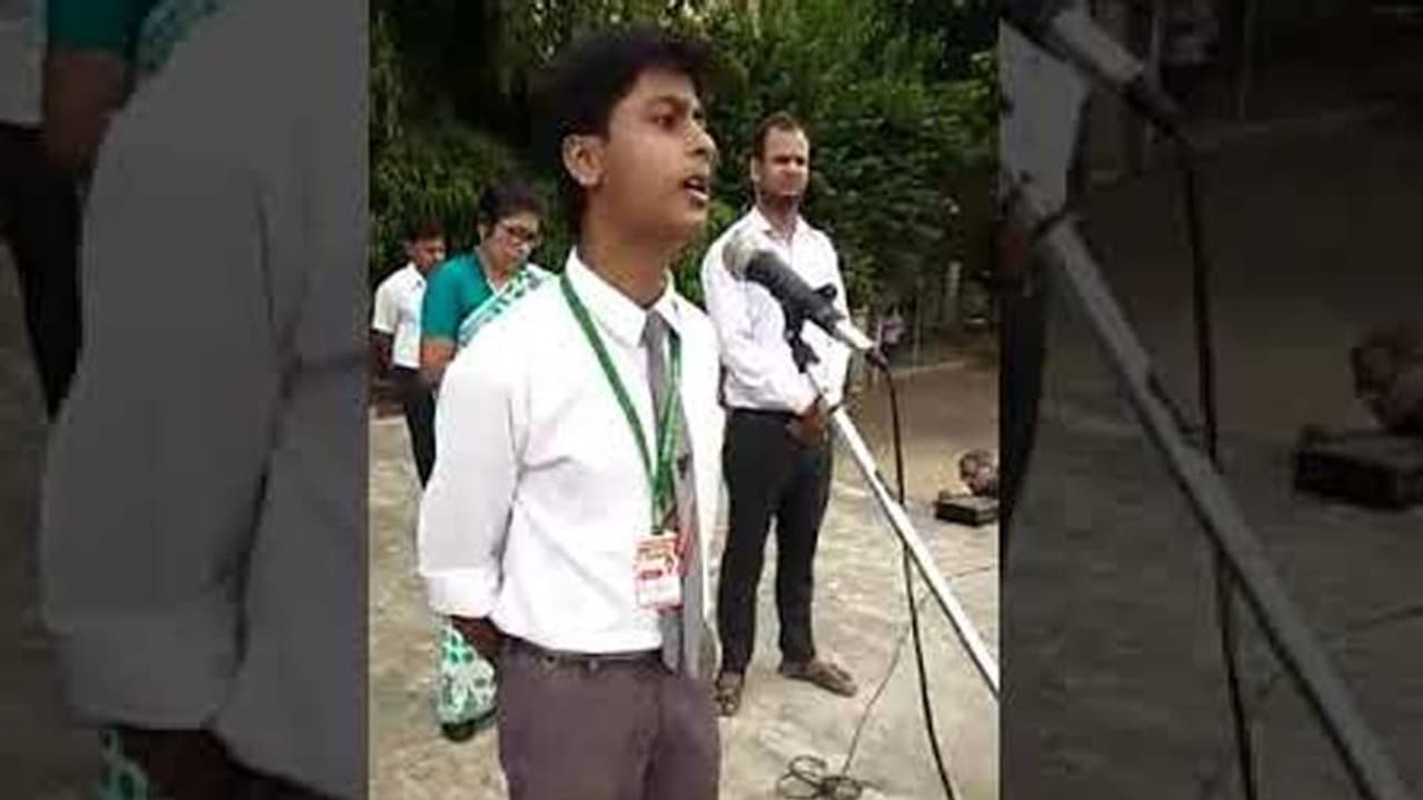 गांधी पर स्पीच देकर सोशल मीडिया पर छाया ये लड़का, प्रिंयका बोलीं मन खुश कर दिया गांधी पर स्पीच देकर सोशल मीडिया पर छाया ये लड़का, प्रिंयका बोलीं मन खुश कर दिया