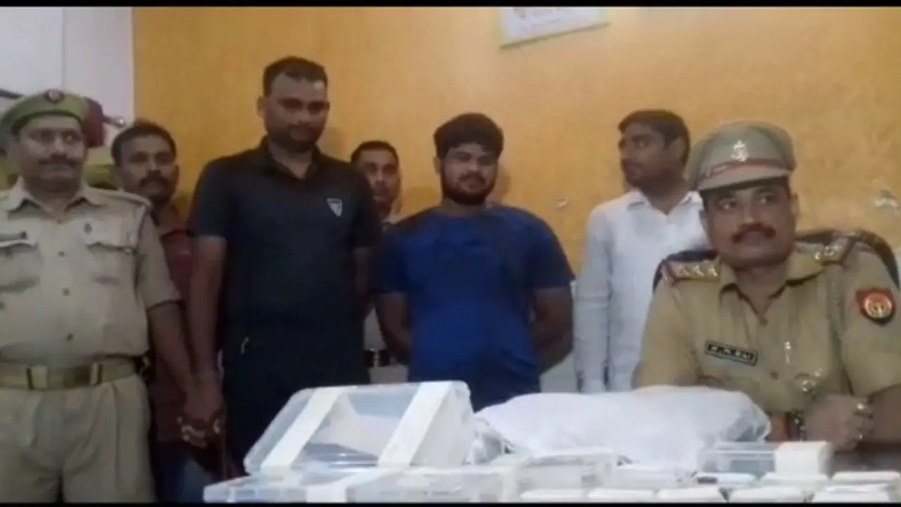 चलती ट्रेन में करते थे चोरी और लूट, 8 लाख के सामान सहित गैंग आया गिरफ्तार में चलती ट्रेन में करते थे चोरी और लूट, 8 लाख के सामान सहित गैंग आया गिरफ्तार में