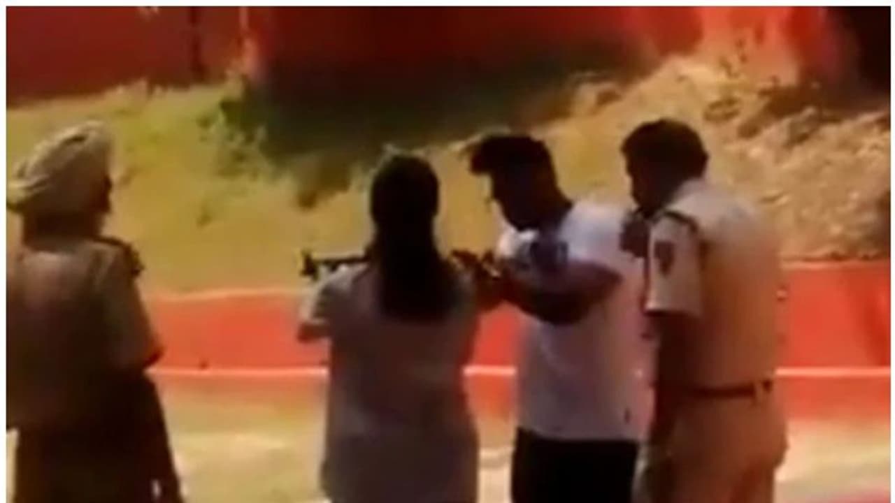 ഫയറിങ് റേഞ്ചില് മകനും മകള്ക്കും പരിശീലനം; പൊലീസ് ഉദ്യോഗസ്ഥന് സസ്പെന്ഷന് ഫയറിങ് റേഞ്ചില് മകനും മകള്ക്കും പരിശീലനം; പൊലീസ് ഉദ്യോഗസ്ഥന് സസ്പെന്ഷന്