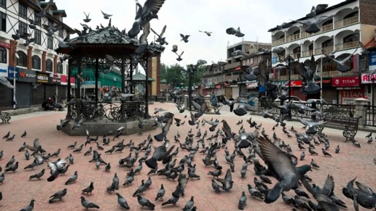 মুচলেকার বিনিময়ে মুক্তি, সই করলেন পাঁচ কাশ্মীরি নেতা, সেন্টরের ৩৬ অনড়ই মুচলেকার বিনিময়ে মুক্তি, সই করলেন পাঁচ কাশ্মীরি নেতা, সেন্টরের ৩৬ অনড়ই