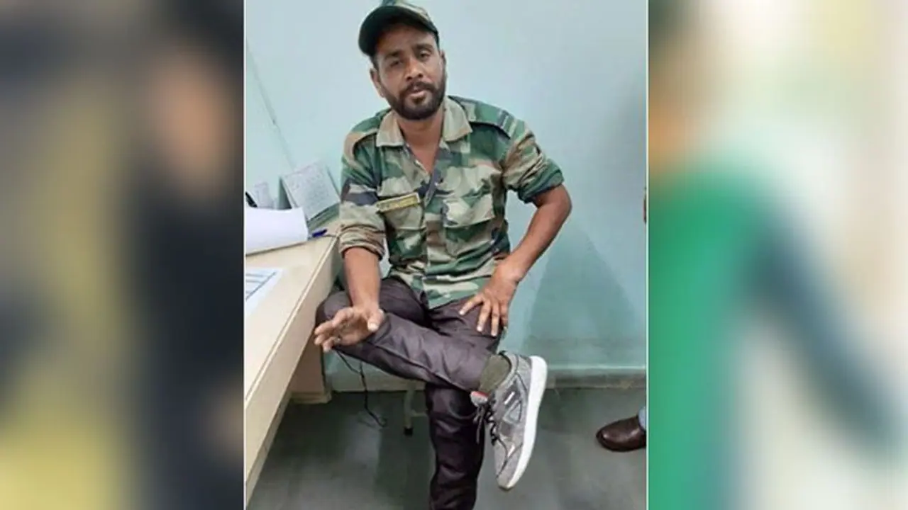 फौजी नहीं ये है मनमौजी, सेना का ट्रक नहीं हुआ स्टार्ट, तो आ गया गुस्सा फौजी नहीं ये है मनमौजी, सेना का ट्रक नहीं हुआ स्टार्ट, तो आ गया गुस्सा