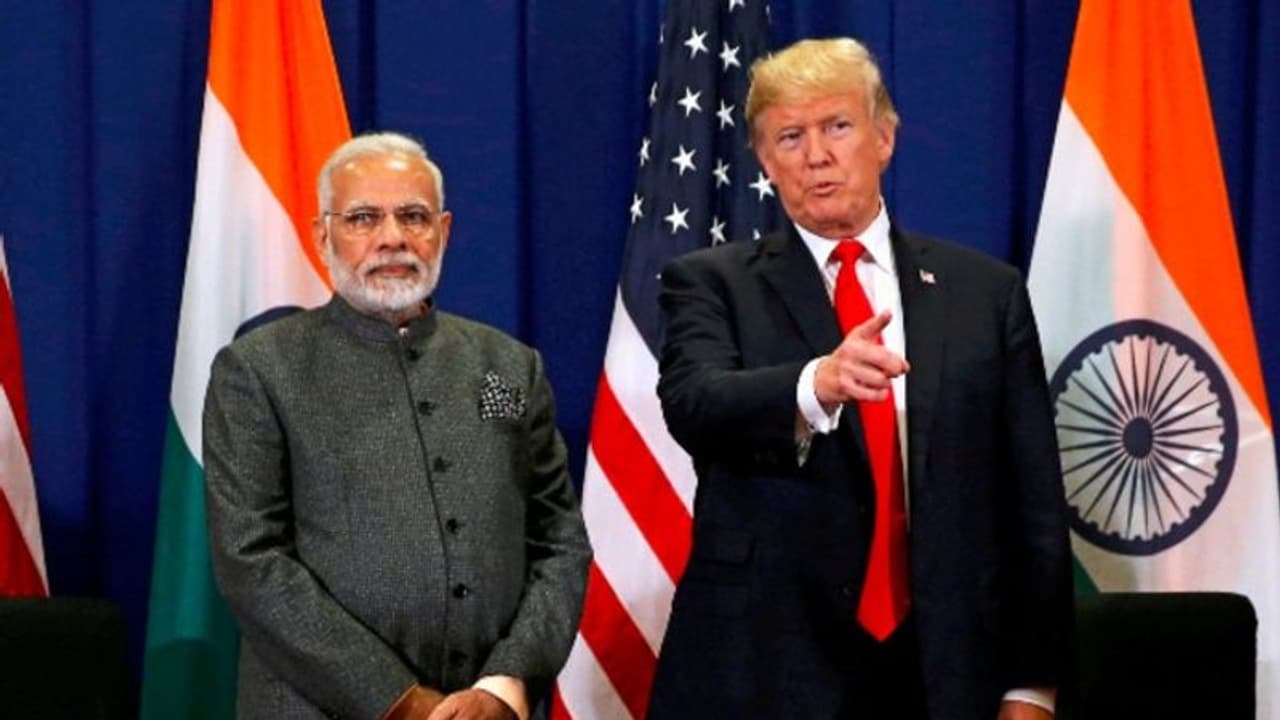 বাকি ৪৮ ঘন্টা, একমঞ্চে মোদী ট্রাম্প, 'হাউডি মোদী' র উত্তেজনায় জল ঢালছে 'ইমেলডা' বাকি ৪৮ ঘন্টা, একমঞ্চে মোদী ট্রাম্প, 'হাউডি মোদী' র উত্তেজনায় জল ঢালছে 'ইমেলডা'