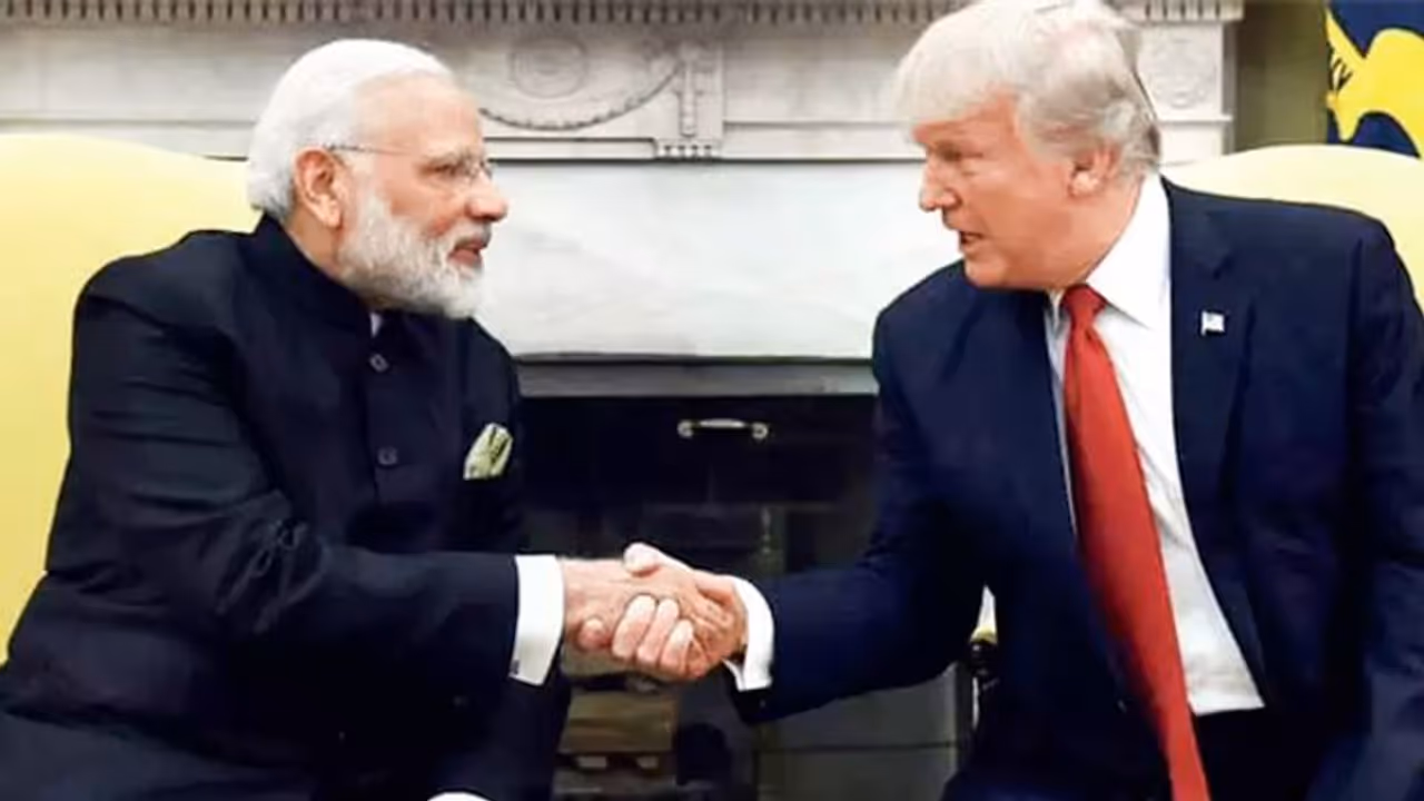 Howdy Modi: मोदी ट्रंप के इस फैसले से भारत में कम हो सकती है iPhone की कीमत Howdy Modi: मोदी ट्रंप के इस फैसले से भारत में कम हो सकती है iPhone की कीमत