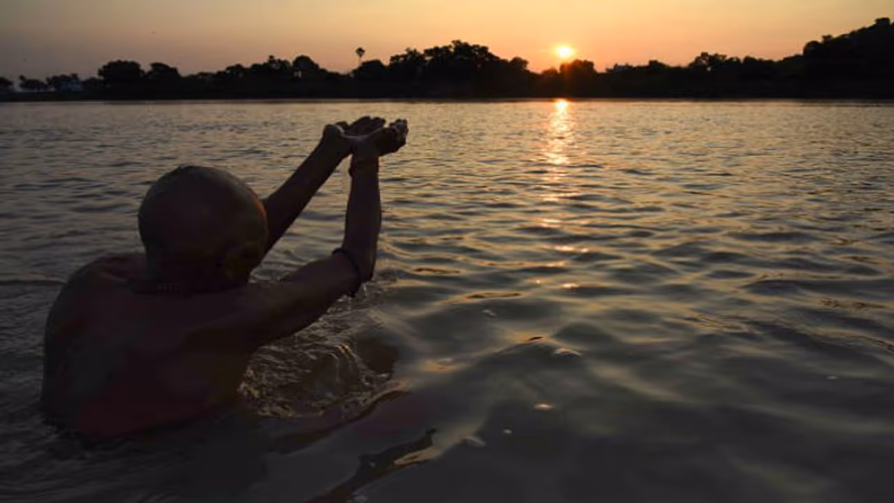 বারে বারে দুর্ঘটনার শিকার হচ্ছেন, পিতৃদোষের কারণে হতে পারে এমন একাধিক সমস্যা