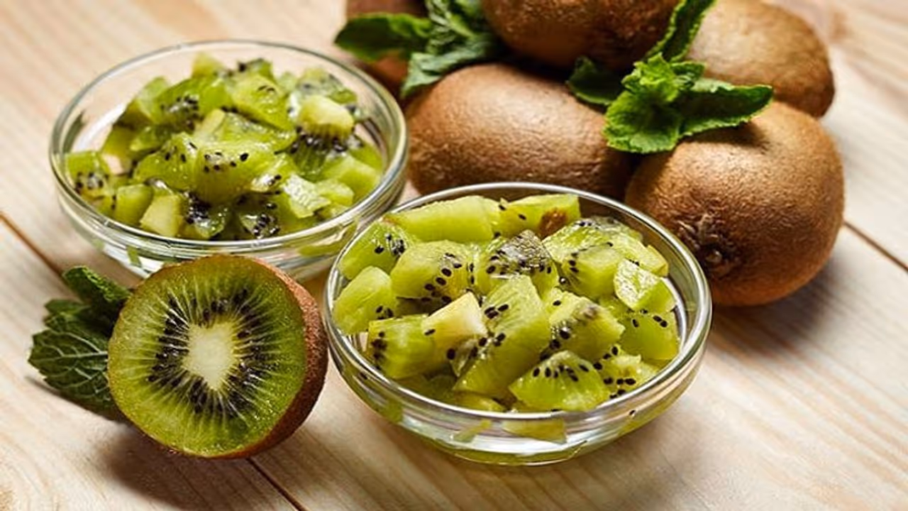 रोज खाएं एक कीवी, होंगे ये 6 फायदे