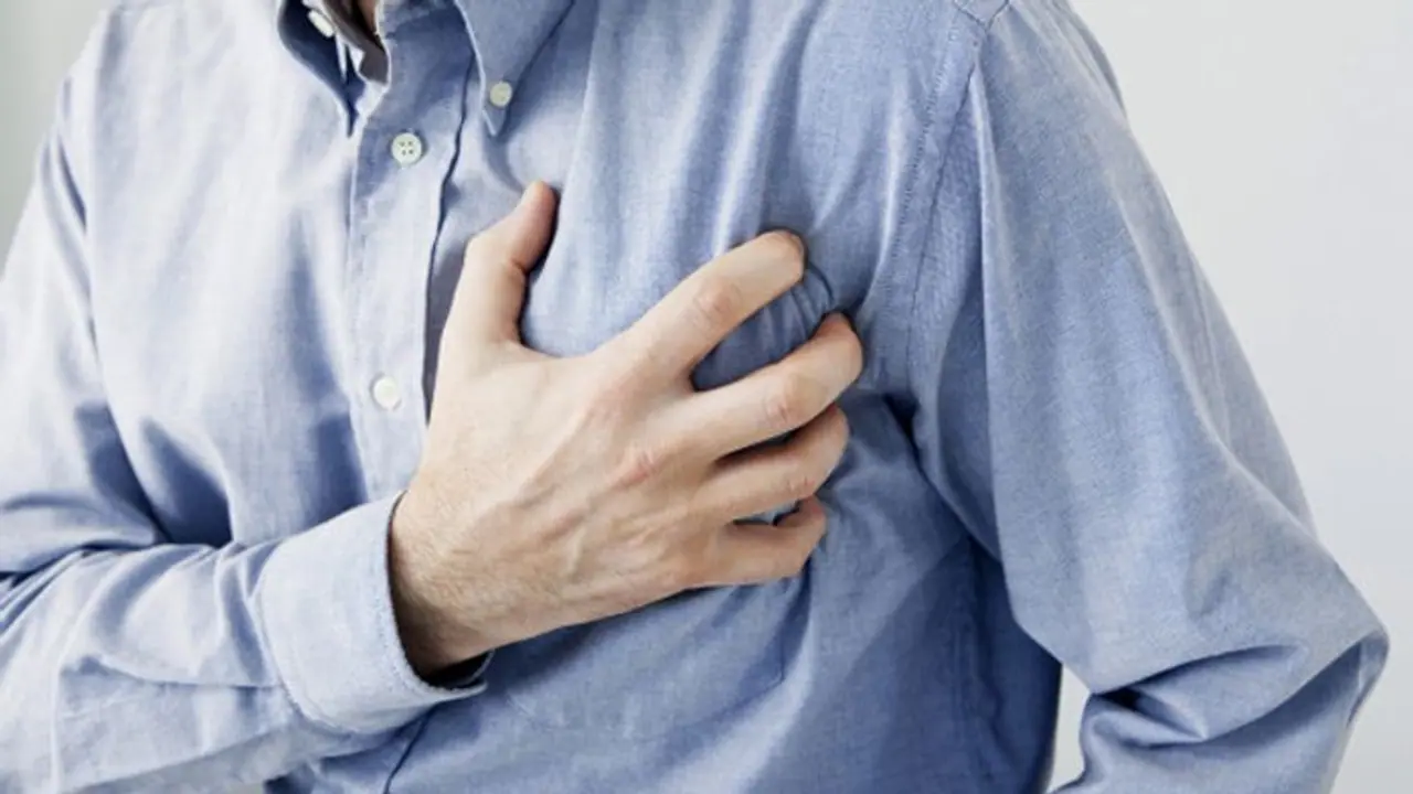 ஓடும் அரசு பேருந்தில் டிரைவருக்கு ஹார்ட் அட்டாக்… உயிர் போகும் தருணத்திலும் 50 உயிர்களை காப்பாற்றி அசத்தல்..! ஓடும் அரசு பேருந்தில் டிரைவருக்கு ஹார்ட் அட்டாக்… உயிர் போகும் தருணத்திலும் 50 உயிர்களை காப்பாற்றி அசத்தல்..!