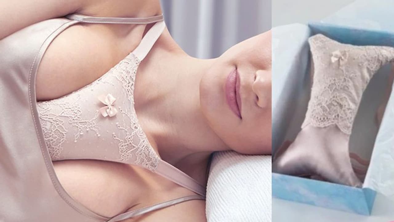 ഫിറ്റ് ആന്ഡ് ഹിറ്റ്; മാറിടം ഇടിഞ്ഞുതൂങ്ങുമെന്ന ഭയം മാറ്റാന് 'പില്ലോ ബ്രാ', വില തുച്ഛം! ഫിറ്റ് ആന്ഡ് ഹിറ്റ്; മാറിടം ഇടിഞ്ഞുതൂങ്ങുമെന്ന ഭയം മാറ്റാന് 'പില്ലോ ബ്രാ', വില തുച്ഛം!