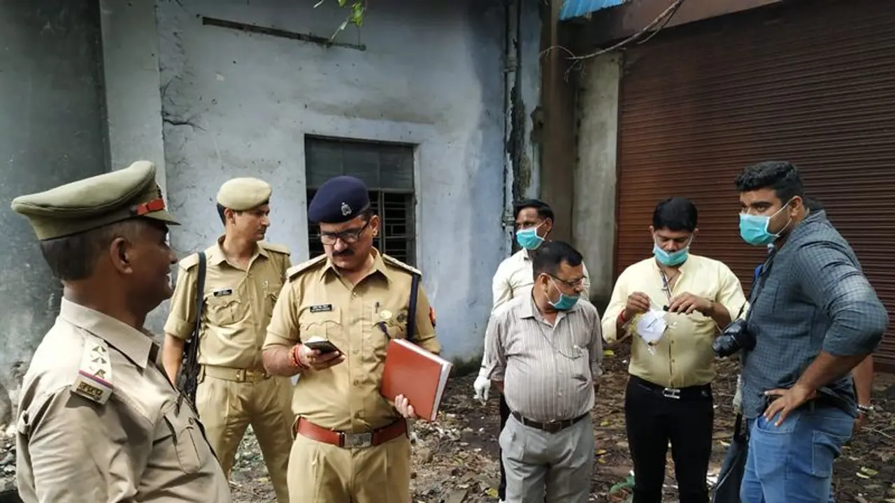 बंद पड़े गोदाम में दो छात्रों ने की आत्महत्या