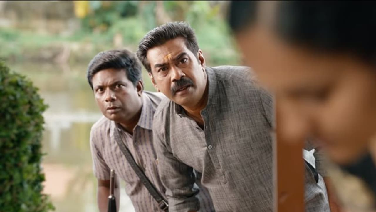 പ്രണയത്തെ എതിര്ക്കുന്ന വിവാഹബ്രോക്കര്; 'ആദ്യരാത്രി'യിലെ പാട്ടെത്തി പ്രണയത്തെ എതിര്ക്കുന്ന വിവാഹബ്രോക്കര്; 'ആദ്യരാത്രി'യിലെ പാട്ടെത്തി