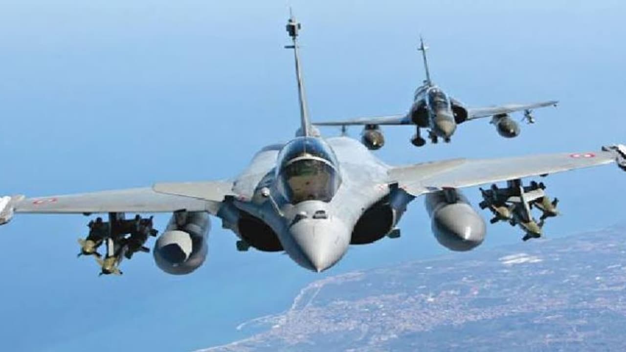 சீனா பாகிஸ்தான் இந்தியாவுக்கு எதிராக ஒன்றிணைந்து நிற்கும் ஆபத்து: அடித்து துவம்சம் செய்ய தயாரானது விமானப்படை. சீனா பாகிஸ்தான் இந்தியாவுக்கு எதிராக ஒன்றிணைந்து நிற்கும் ஆபத்து: அடித்து துவம்சம் செய்ய தயாரானது விமானப்படை.