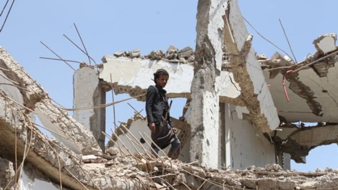 ഹൂതി വിമതരുടെ കേന്ദ്രങ്ങള്ക്കുനേരെ സൗദി സഖ്യസേനയുടെ ആക്രമണം; തിരിച്ചടിക്കുമെന്ന് ഇറാന് ഹൂതി വിമതരുടെ കേന്ദ്രങ്ങള്ക്കുനേരെ സൗദി സഖ്യസേനയുടെ ആക്രമണം; തിരിച്ചടിക്കുമെന്ന് ഇറാന്