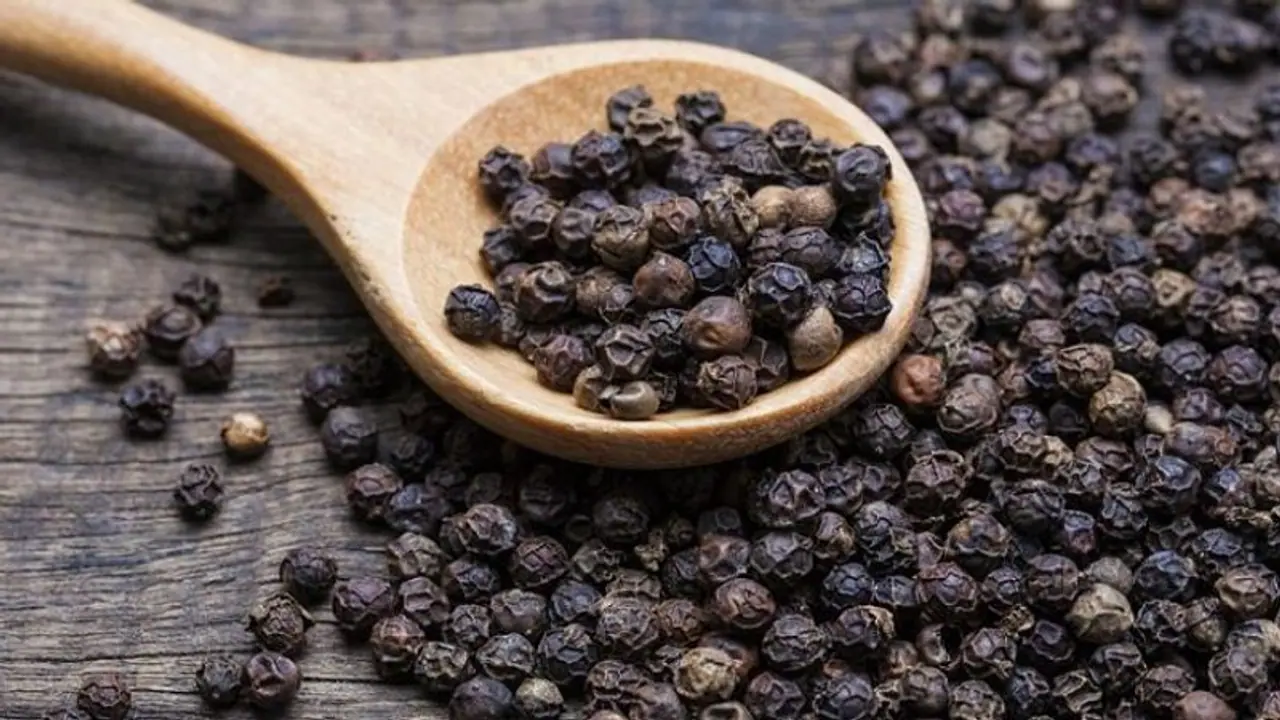 পারিবারিক অশান্তি দূর হবে জ্যোতিষ টোটকায়, পালন করুন মরিচের টোটকা পারিবারিক অশান্তি দূর হবে জ্যোতিষ টোটকায়, পালন করুন মরিচের টোটকা