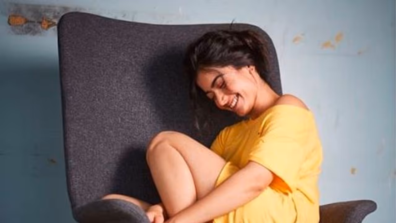 அசிங்கமாக கமெண்ட் போட்ட ரசிகரை வறுத்தெடுத்த ராஷ்மிகா.... அசிங்கமாக கமெண்ட் போட்ட ரசிகரை வறுத்தெடுத்த ராஷ்மிகா....