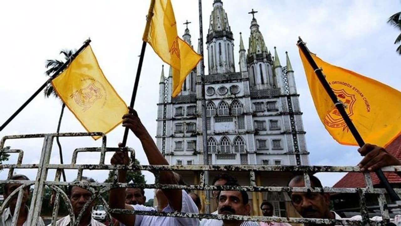 പിറവം പള്ളിയില് ഓര്ത്തഡോക്സ് വിഭാഗം ഇന്ന് പ്രഭാത നമസ്കാരം നടത്തും പിറവം പള്ളിയില് ഓര്ത്തഡോക്സ് വിഭാഗം ഇന്ന് പ്രഭാത നമസ്കാരം നടത്തും