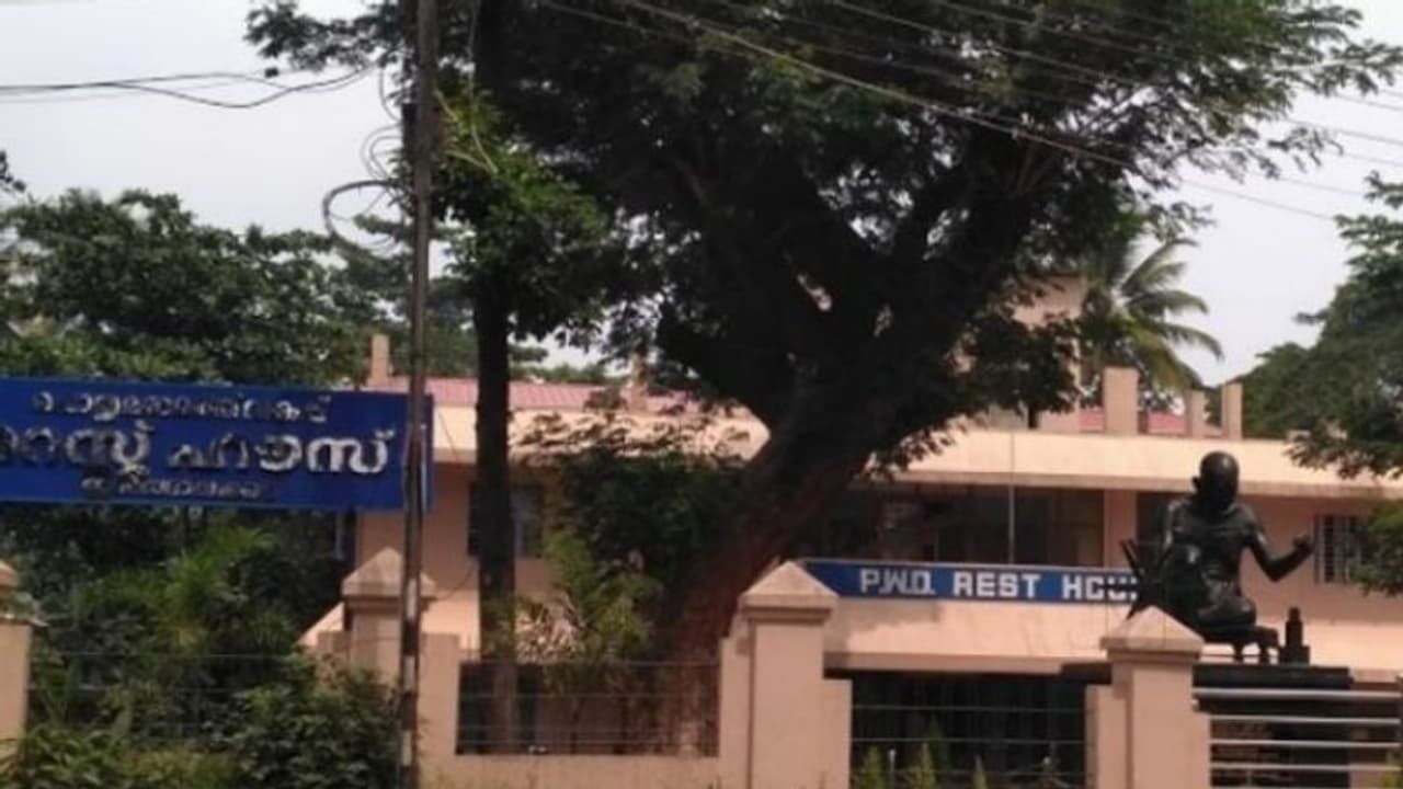 സാമ്പത്തിക ക്രമക്കേട്: കുന്ദംകുളം റസ്റ്റ്ഹൗസിലെ കെയര് ടേക്കറെ സസ്പെന്ഡ് ചെയ്തു സാമ്പത്തിക ക്രമക്കേട്: കുന്ദംകുളം റസ്റ്റ്ഹൗസിലെ കെയര് ടേക്കറെ സസ്പെന്ഡ് ചെയ്തു