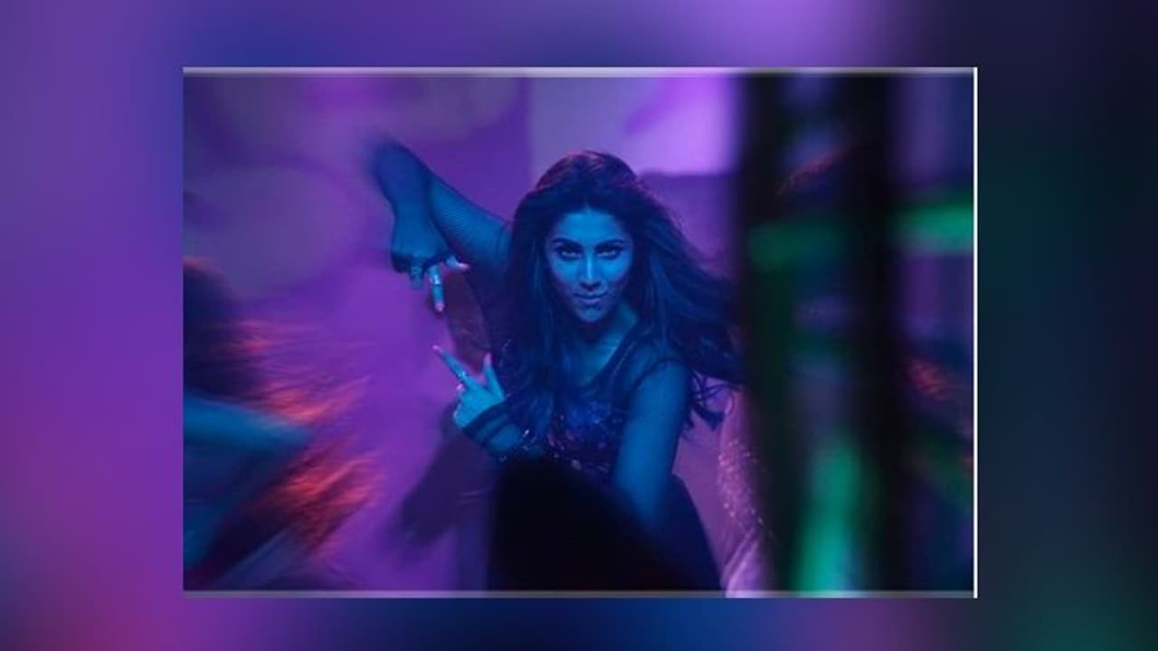 নাইট ক্লাবে দেব রুক্মিনী, প্রকাশ্যে 'ট্রিপি লাগে' র ভিডিও নাইট ক্লাবে দেব রুক্মিনী, প্রকাশ্যে 'ট্রিপি লাগে' র ভিডিও