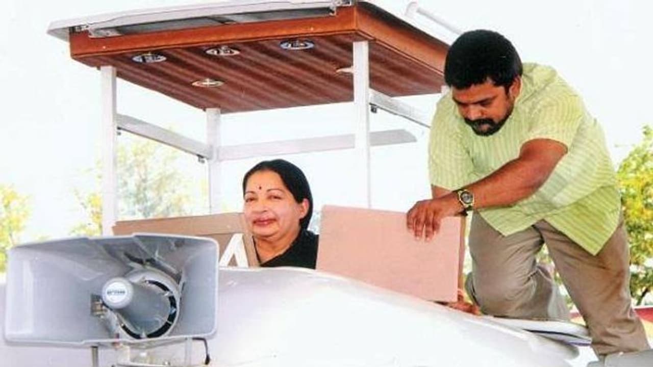 அம்மா இருந்திருந்தால் இந்த நிலை வந்து இருக்குமா? குண்டு கல்யாணத்துக்கு உதவ தொண்டர்களை அழைக்கும் பூங்குன்றன்.! அம்மா இருந்திருந்தால் இந்த நிலை வந்து இருக்குமா? குண்டு கல்யாணத்துக்கு உதவ தொண்டர்களை அழைக்கும் பூங்குன்றன்.!