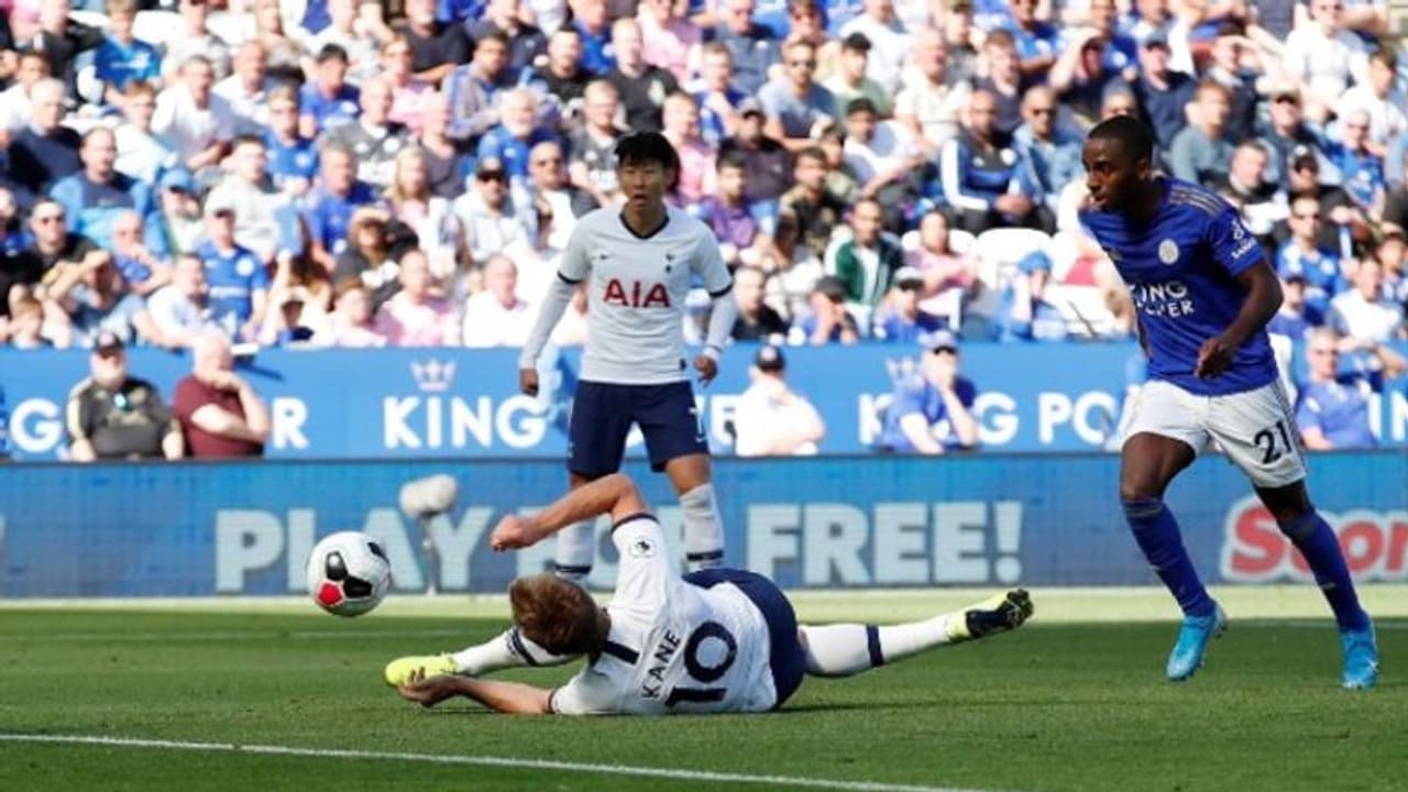 ഹാരി കെയ്ന് കിടന്നും ഗോളടിക്കും; ഫുട്ബോള് ലോകത്തെ അമ്പരിപ്പിച്ച വീഡിയോ കാണാം ഹാരി കെയ്ന് കിടന്നും ഗോളടിക്കും; ഫുട്ബോള് ലോകത്തെ അമ്പരിപ്പിച്ച വീഡിയോ കാണാം