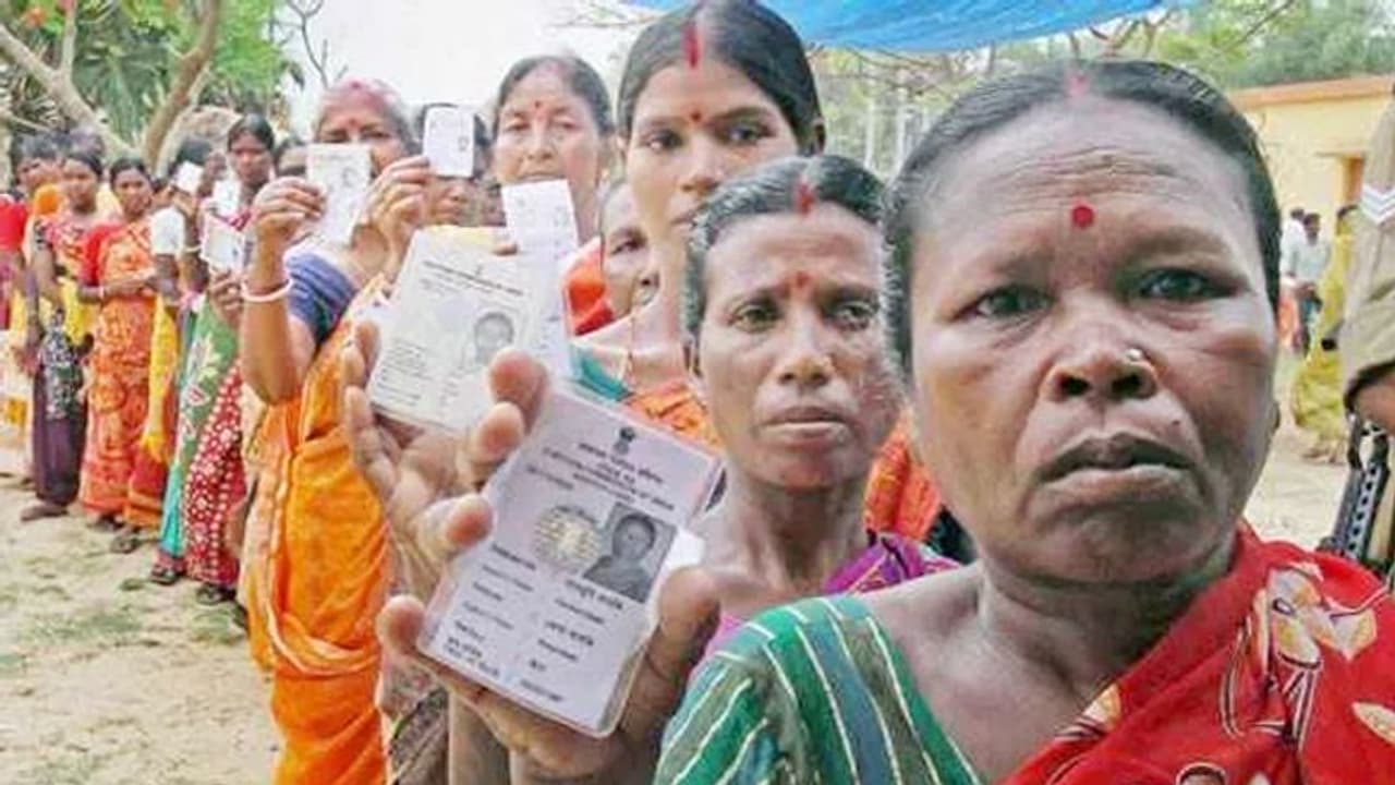 इन विधानसभा और लोकसभा सीटों पर होंगे उपचुनाव, यूपी की 11 और एमपी की एक सीट भी शामिल इन विधानसभा और लोकसभा सीटों पर होंगे उपचुनाव, यूपी की 11 और एमपी की एक सीट भी शामिल