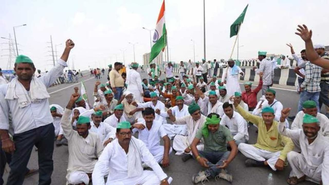 15 सूत्रीय मांगों को लेकर यूपी के हजारों किसानों ने किया दिल्ली कूच, सरकार ने मानी 5 मांगे 15 सूत्रीय मांगों को लेकर यूपी के हजारों किसानों ने किया दिल्ली कूच, सरकार ने मानी 5 मांगे