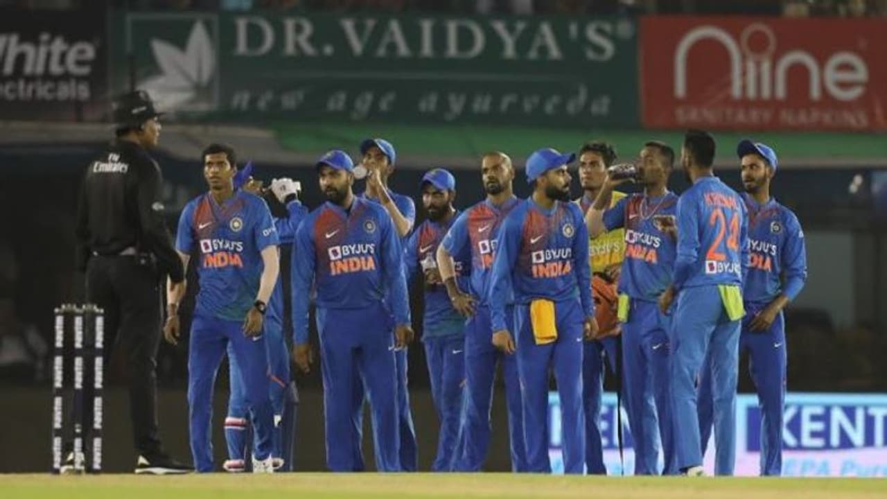 INDvSA T20: ಬೆಂಗಳೂರು ಪಂದ್ಯಕ್ಕೆ ಬದಲಾವಣೆ; ಕನ್ನಡಿಗನಿಗೆ ಸ್ಥಾನ? INDvSA T20: ಬೆಂಗಳೂರು ಪಂದ್ಯಕ್ಕೆ ಬದಲಾವಣೆ; ಕನ್ನಡಿಗನಿಗೆ ಸ್ಥಾನ?