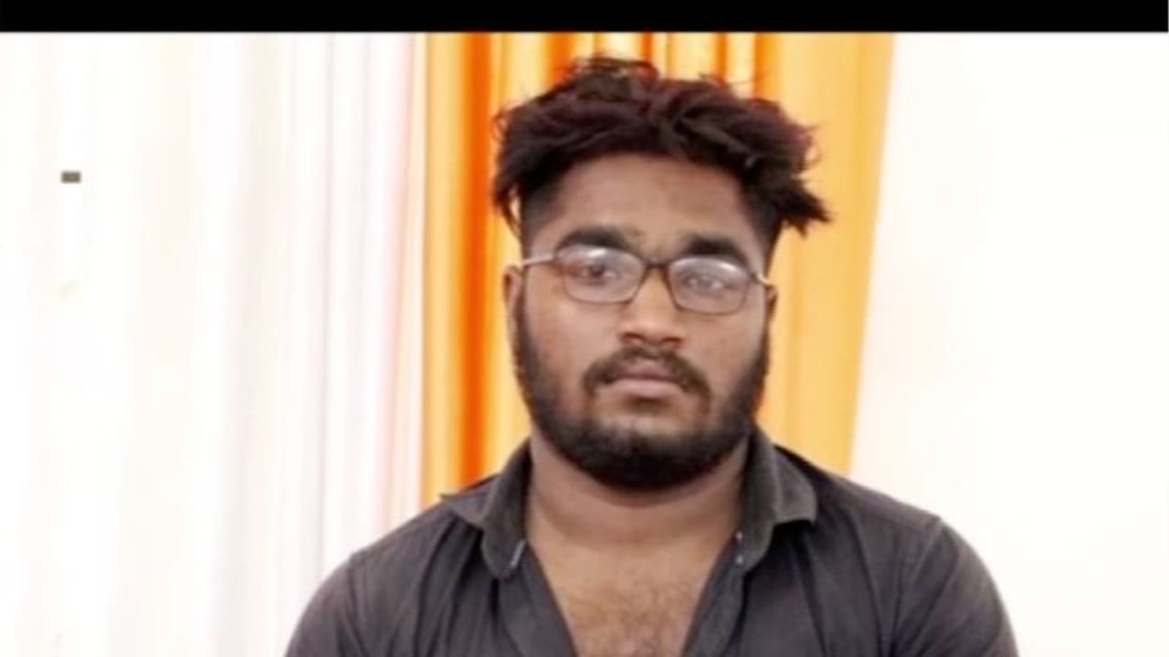 വിവാഹത്തട്ടിപ്പ്: നാല് പെൺകുട്ടികളെ പീഡിപ്പിച്ച പ്രതി പിടിയില് വിവാഹത്തട്ടിപ്പ്: നാല് പെൺകുട്ടികളെ പീഡിപ്പിച്ച പ്രതി പിടിയില്