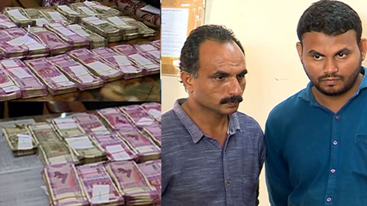 പാലക്കാട് വീണ്ടും വൻ കുഴൽപ്പണ വേട്ട; മലപ്പുറം സ്വദേശികളിൽ നിന്ന് 80 ലക്ഷം രൂപ പിടികൂടി പാലക്കാട് വീണ്ടും വൻ കുഴൽപ്പണ വേട്ട; മലപ്പുറം സ്വദേശികളിൽ നിന്ന് 80 ലക്ഷം രൂപ പിടികൂടി