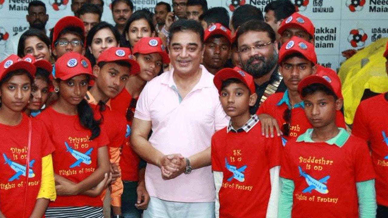 ‘வாழ்நாள் சாதனையாளர் விருது’வாங்க கமலை விட எந்த வகையில் தகுதியானவர் ரஜினி?... ‘வாழ்நாள் சாதனையாளர் விருது’வாங்க கமலை விட எந்த வகையில் தகுதியானவர் ரஜினி?...