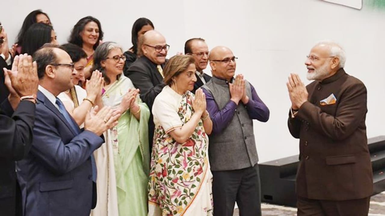 ಕೈಯಲ್ಲಿದೆ 370ನೆ ವಿಧಿ ರದ್ದತಿಯ ಲಾಠಿ: ಕಾಶ್ಮೀರಿ ಪಂಡಿತರಿಂದ ಮೋದಿ ಭೇಟಿ!