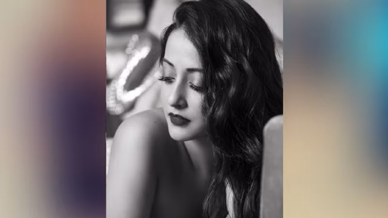 শরীরে নেই এক টুকরো সুতো, নগ্ন সৌন্দর্যে বাজিমাত রাইমার শরীরে নেই এক টুকরো সুতো, নগ্ন সৌন্দর্যে বাজিমাত রাইমার