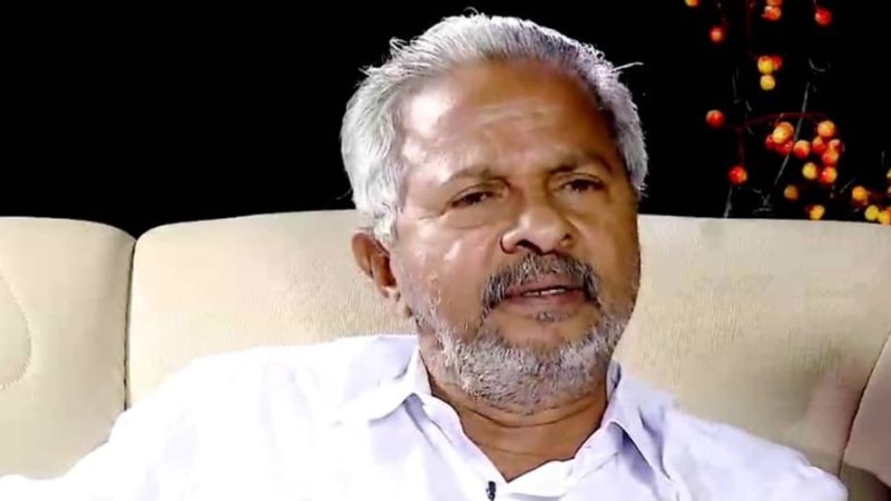 'ക്ഷമയോടെ കാത്തിരുന്ന വേറെ ആരുണ്ട്', വട്ടിയൂർക്കാവിൽ കണ്ണുനട്ട് പീതാംബരക്കുറുപ്പ് 'ക്ഷമയോടെ കാത്തിരുന്ന വേറെ ആരുണ്ട്', വട്ടിയൂർക്കാവിൽ കണ്ണുനട്ട് പീതാംബരക്കുറുപ്പ്