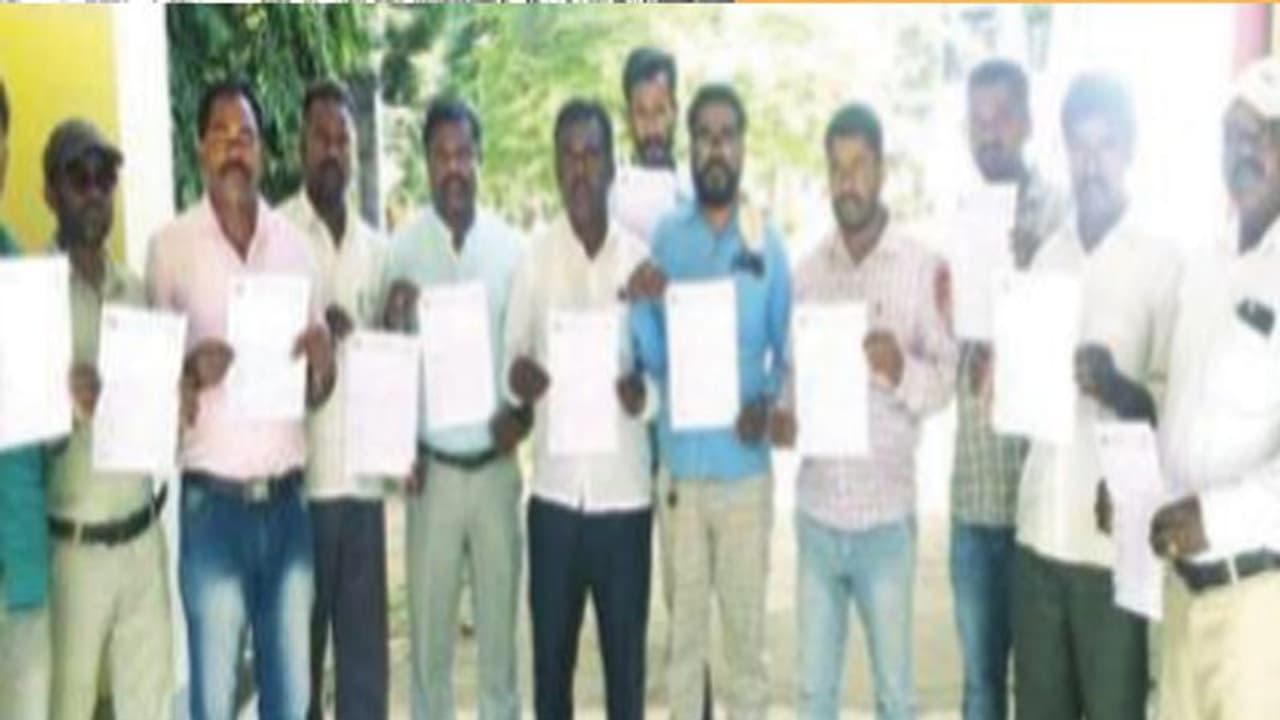 ಶಾಸಕ ಮಹೇಶ್ ಉಚ್ಛಾಟನೆ : ಸಾಮೂಹಿಕ ರಾಜೀನಾಮೆ ಶಾಸಕ ಮಹೇಶ್ ಉಚ್ಛಾಟನೆ : ಸಾಮೂಹಿಕ ರಾಜೀನಾಮೆ