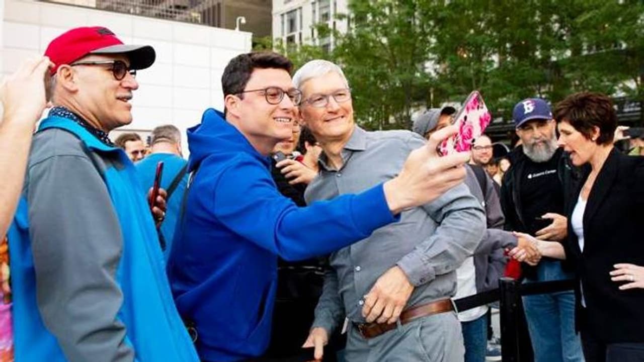 చైనాలో తగ్గిన ఐ ఫోన్ 11 సేల్స్.. షాంఘై, బీజింగ్ స్టోర్స్ వెలవెల చైనాలో తగ్గిన ఐ ఫోన్ 11 సేల్స్.. షాంఘై, బీజింగ్ స్టోర్స్ వెలవెల