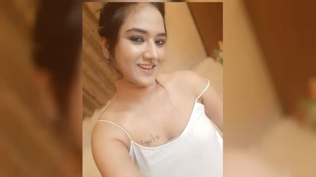 'রাস্তায় চশমা পরে বেরোলেও লোকজন চিনতে পারে, এটাই ভালো লাগে', খোলামেলা আড্ডায় চাঁদনি 'রাস্তায় চশমা পরে বেরোলেও লোকজন চিনতে পারে, এটাই ভালো লাগে', খোলামেলা আড্ডায় চাঁদনি