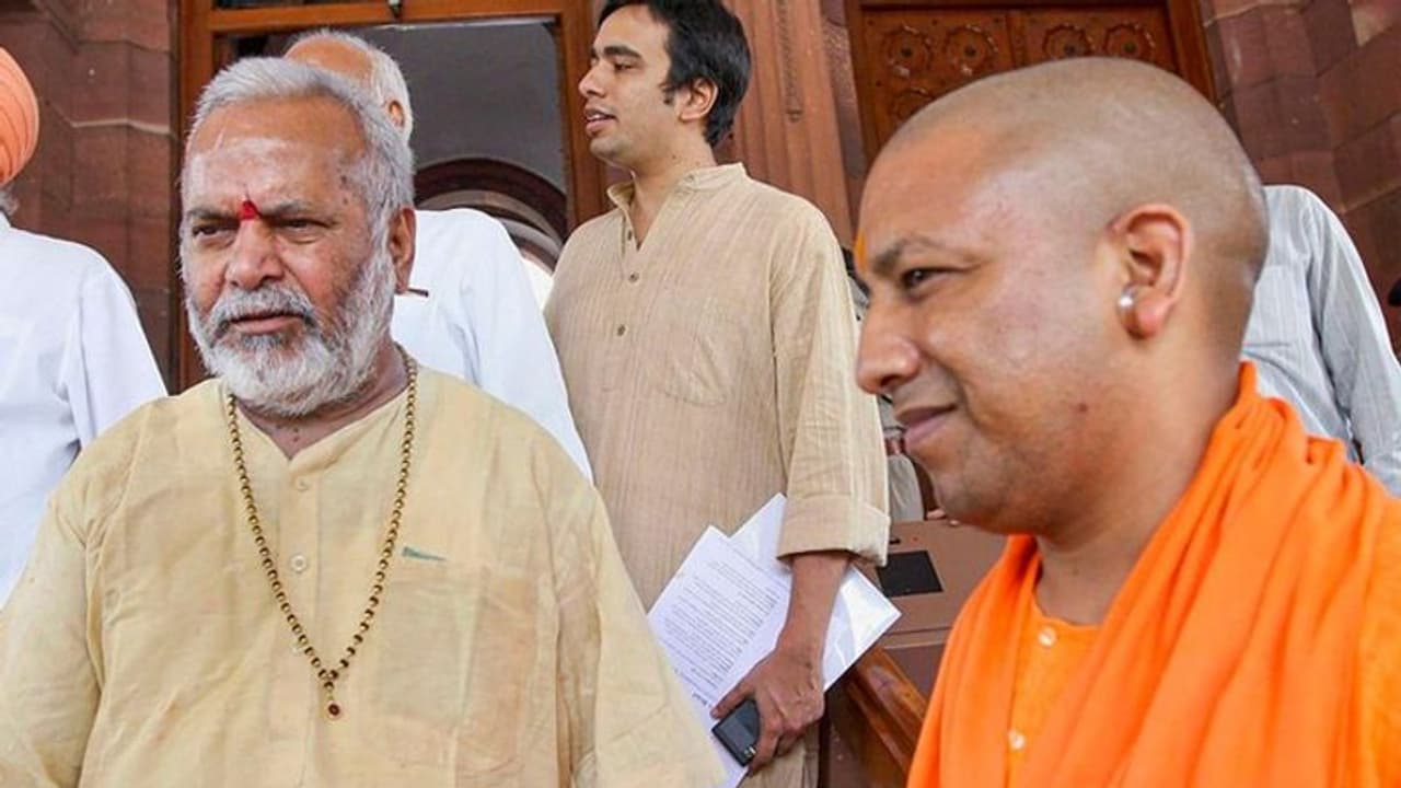 चिन्मयानंद को संत समाज से किया जाएगा निष्कासित, महंत नरेंद्र गिरि बोले उसका कृत्य अक्षम्य चिन्मयानंद को संत समाज से किया जाएगा निष्कासित, महंत नरेंद्र गिरि बोले उसका कृत्य अक्षम्य