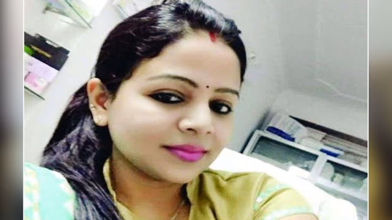 नेता हों या IAS IPS बड़ी आसानी से फांस लेती थी यह 'बला'