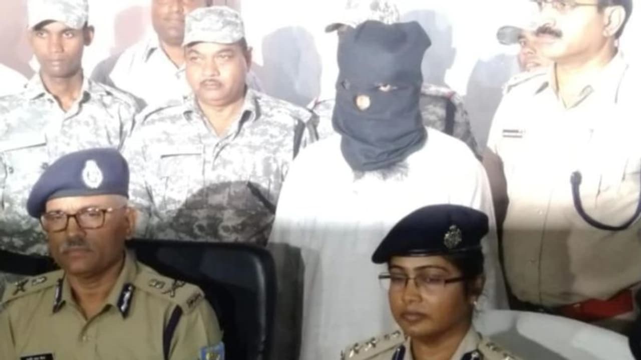 അല് ഖ്വയ്ദ ഭീകരന് മൊഹമ്മദ് കലിമുദ്ദീന് പിടിയില് അല് ഖ്വയ്ദ ഭീകരന് മൊഹമ്മദ് കലിമുദ്ദീന് പിടിയില്