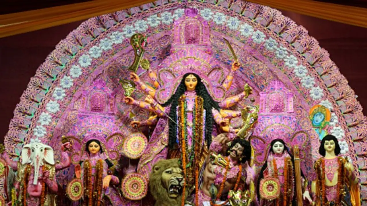 এবার চালতা বাগানে মা আসছেন সোনার তরীতে এবার চালতা বাগানে মা আসছেন সোনার তরীতে