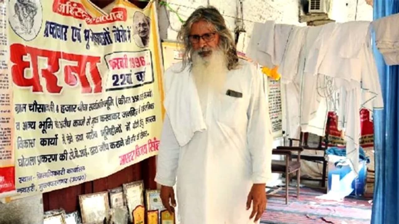 इस शख्स पर खुले में अंडरवेयर सुखवाने का आरोप, इस धारा के तहत हुआ केस दर्ज इस शख्स पर खुले में अंडरवेयर सुखवाने का आरोप, इस धारा के तहत हुआ केस दर्ज