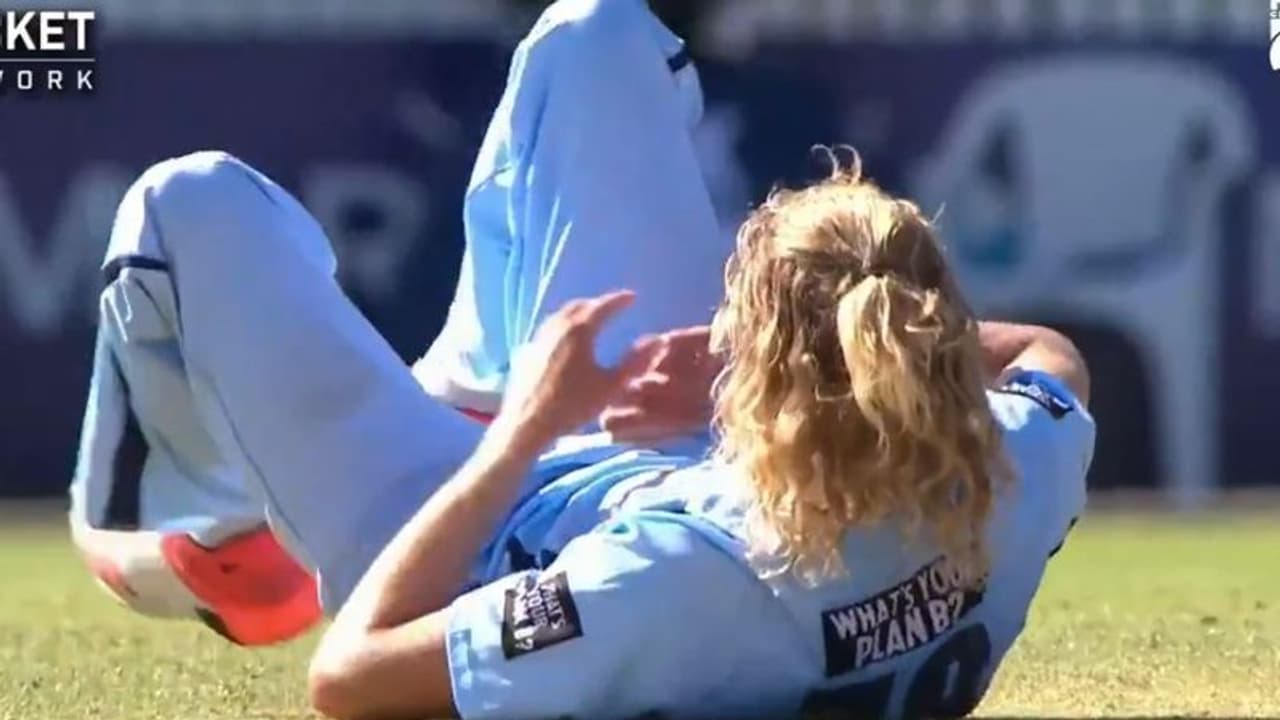 ಸ್ಫೋಟಕ ಹೊಡೆತ; ಕೂದಲೆಳೆಯುವ ಅಂತರದಲ್ಲಿ ಬೌಲರ್ ಪಾರು! ಸ್ಫೋಟಕ ಹೊಡೆತ; ಕೂದಲೆಳೆಯುವ ಅಂತರದಲ್ಲಿ ಬೌಲರ್ ಪಾರು!