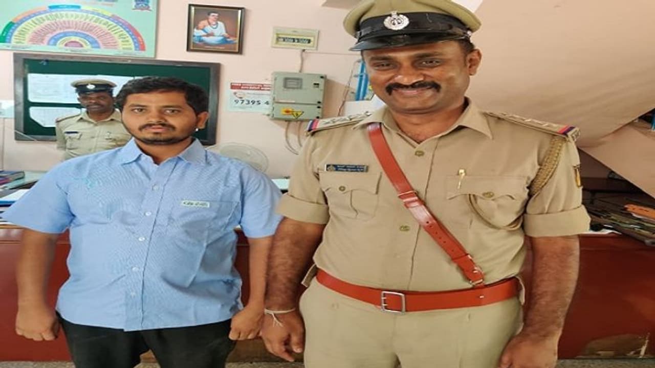 ಕದ್ದು ‘ಸಾಹೋ‘ ನೋಡಲು ಬಂದವನ ಬದುಕು ಬದಲಿಸಿದ ಹೃದಯವಂತ ಪೊಲೀಸ್ ಕದ್ದು ‘ಸಾಹೋ‘ ನೋಡಲು ಬಂದವನ ಬದುಕು ಬದಲಿಸಿದ ಹೃದಯವಂತ ಪೊಲೀಸ್