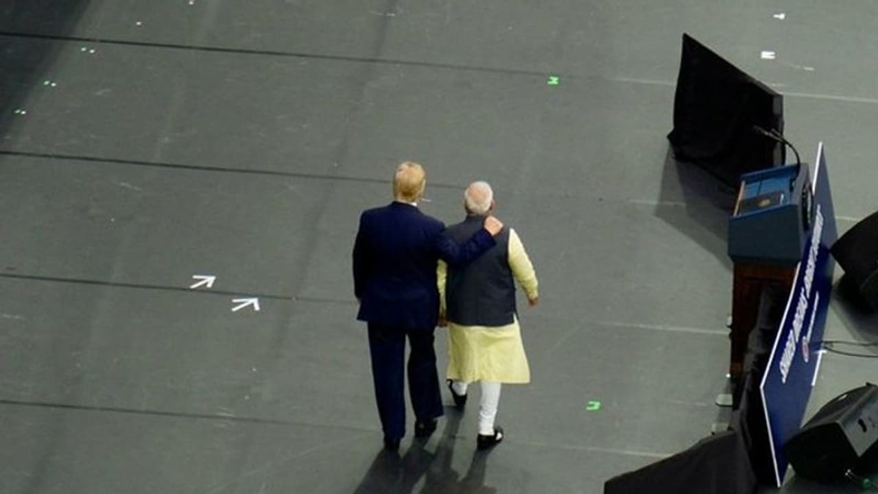 இந்தியாவெல்லாம் ஒரு நாடா..? சீனாவுடன் சேர்ந்து சீன் காட்டுகிறது... கொதிக்கும் டிரம்ப்..! இந்தியாவெல்லாம் ஒரு நாடா..? சீனாவுடன் சேர்ந்து சீன் காட்டுகிறது... கொதிக்கும் டிரம்ப்..!