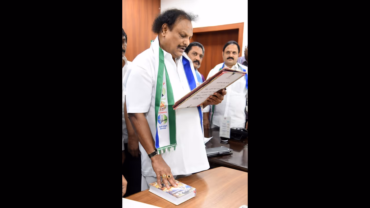 సీఎం జగన్ డైనమిక్ లీడర్: ఎమ్మెల్సీ చల్లా సీఎం జగన్ డైనమిక్ లీడర్: ఎమ్మెల్సీ చల్లా