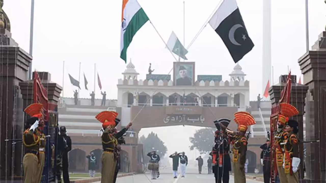 भारत में बच्चों से मिलने को तरस रही पाकिस्तानी मां, बेटी बोली मैं कभी नहीं लूंगी PAK की नागरिकता भारत में बच्चों से मिलने को तरस रही पाकिस्तानी मां, बेटी बोली मैं कभी नहीं लूंगी PAK की नागरिकता